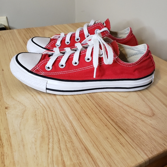 Converse all star chuck Taylor low top shoes. - Picture 4 of 8